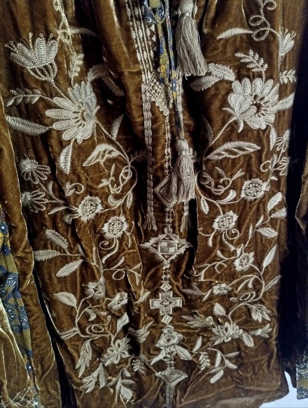 John Mark Velvet Embroidered Boho Relaxed Tassel Blouse Sz L - Picture 3 of 8